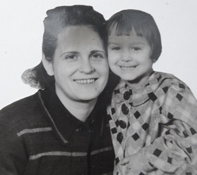 Vera Polyakova mit ihrer Tochter Zhenya